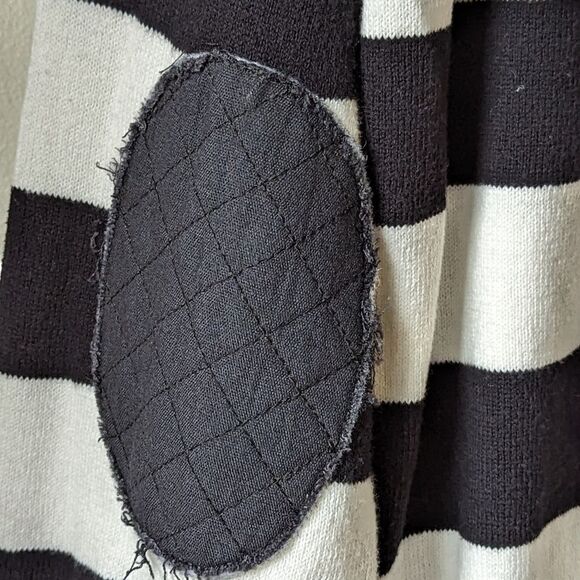 Torrid Quilted Distressed Heart Patch Monochromatic Sweater sz 1X Elbow Patches - Picture 5 of 8